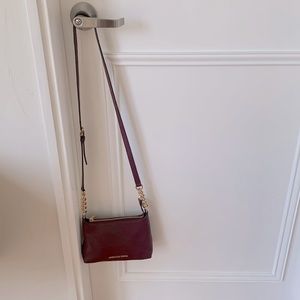 Mini shoulder Michael lots burgundy color